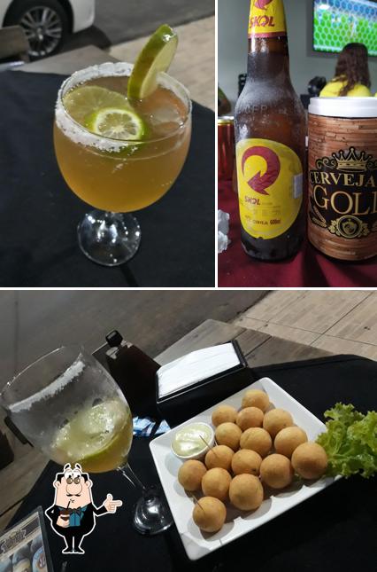 Desfrute de um drinque no Cervejaria Gold