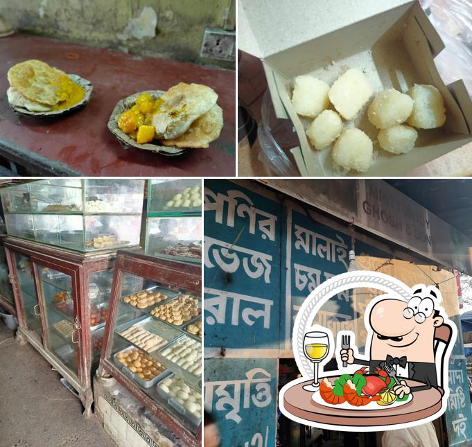 Try out seafood at Mrityunjoy Ghosh & Sons
