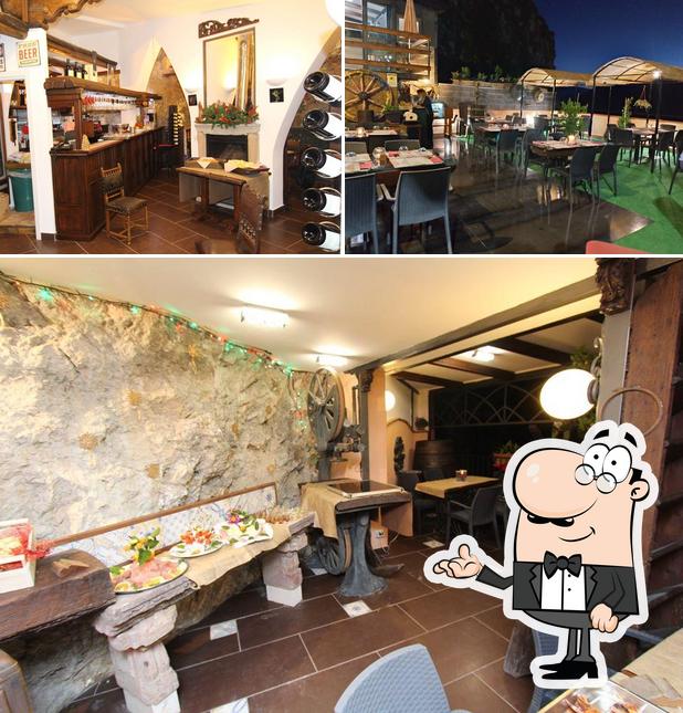 Dai un'occhiata agli interni di La Caverna Wine Bar