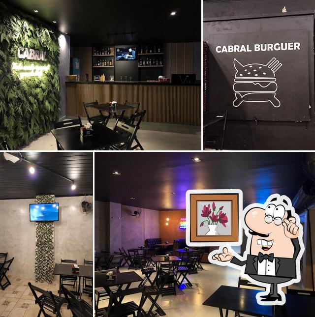 O interior do Cabral Burguer