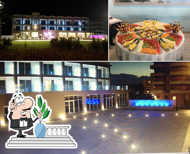 La immagine della esterno e cibo di Hotel RosaHotel