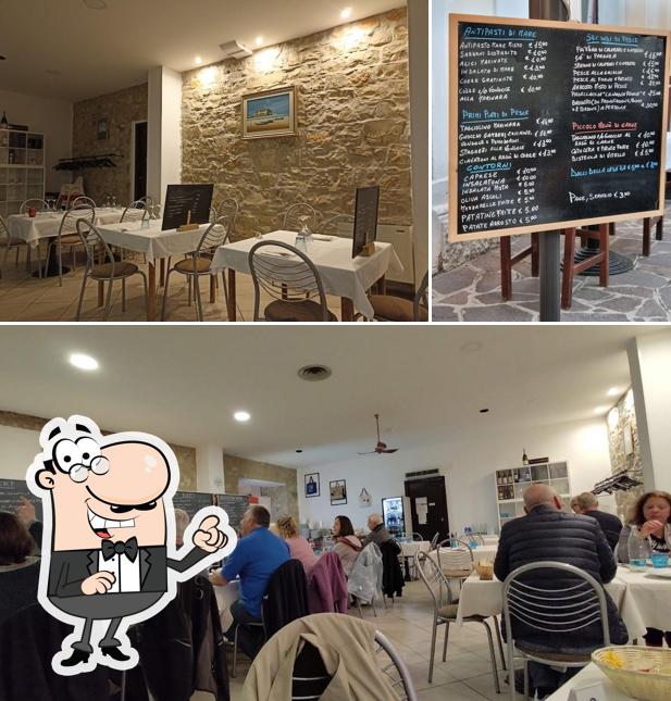Tra le diverse cose da Ristorante La Nuova Fenice si possono trovare la interni e lavagna