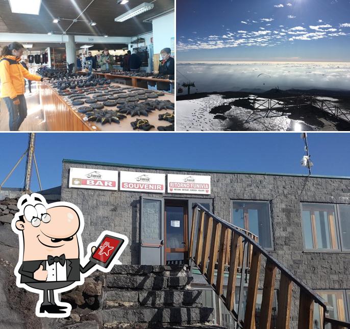 Curiosa tra l'area esterna di Bar Funivia dell'Etna 2500 mt