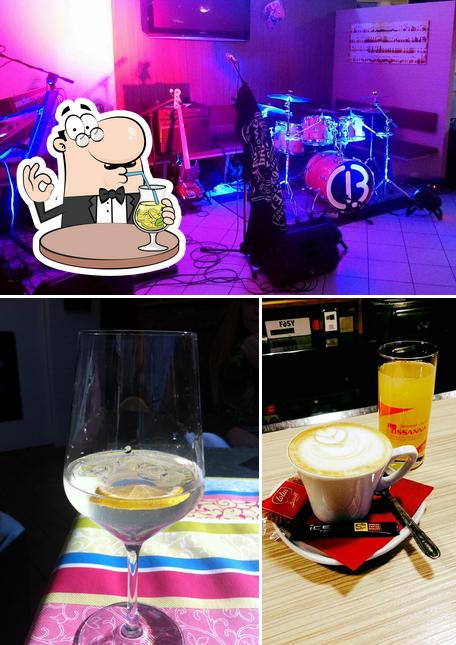 Questa è la foto che raffigura la bevanda e interni di ICE BAR