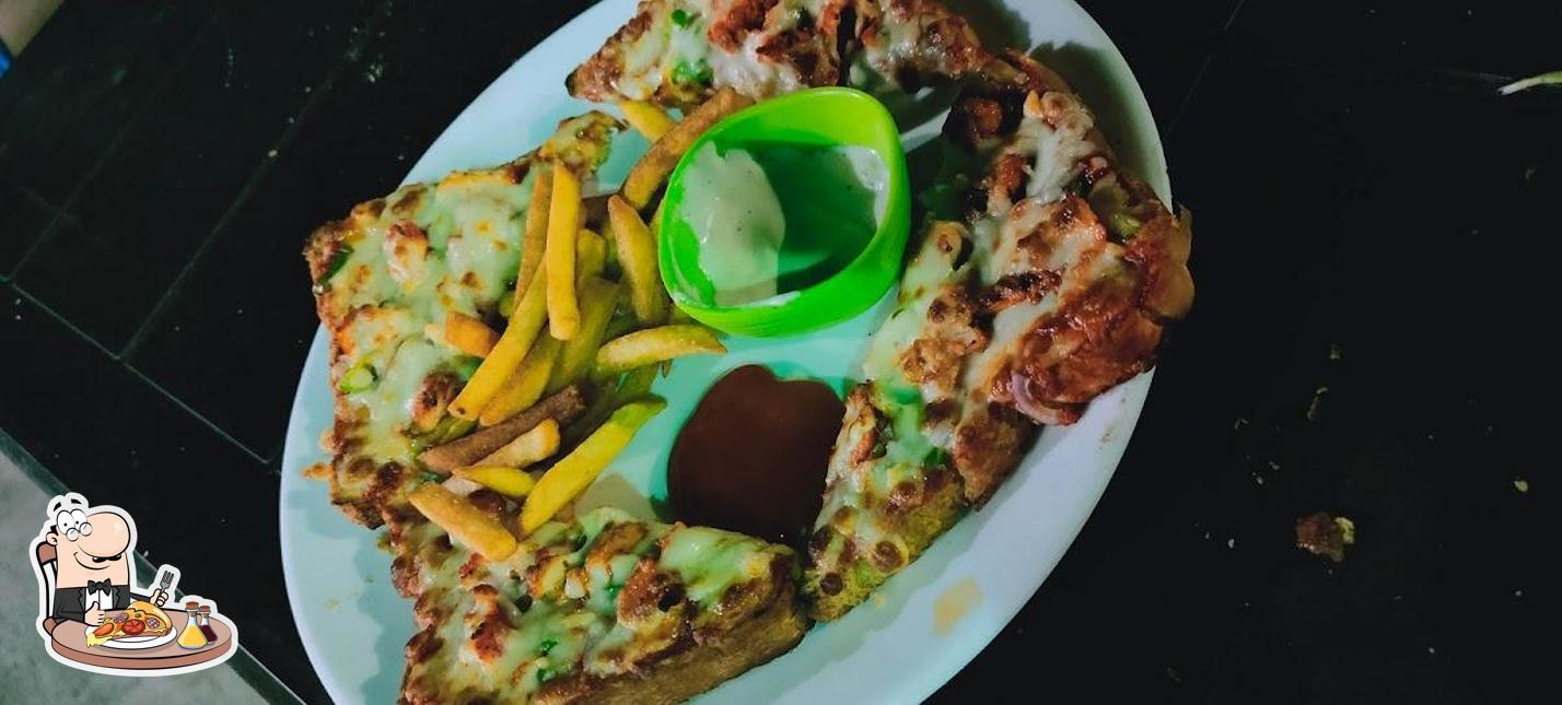 Order pizza at Cafe Al-Muhsi
