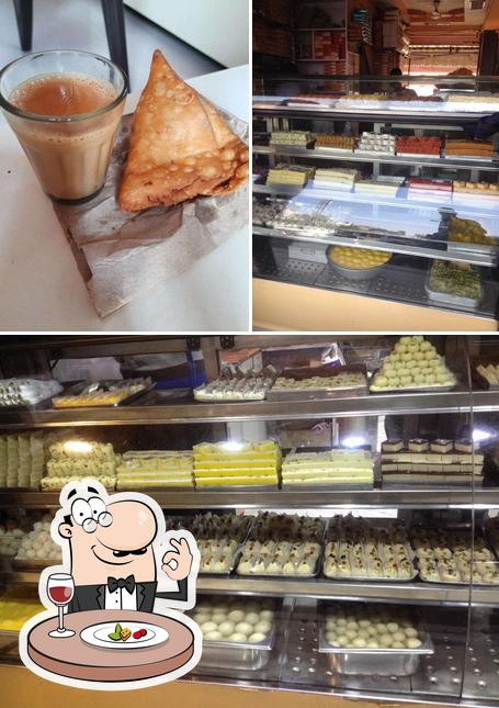 Food at Dadu Dayal Mishthan Bhandar