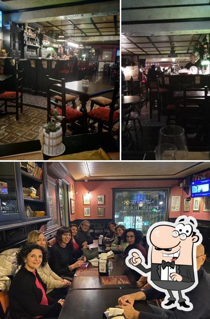 Dai un'occhiata agli interni di Old Square Pub