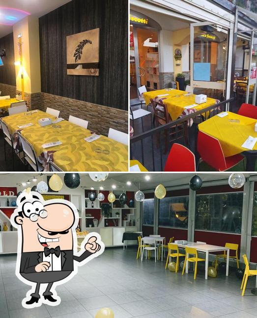 Siediti a un tavolo di Pizzeria Cicala gold