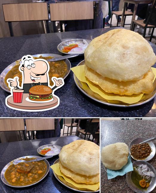 Try out a burger at Heere Di Hatti
