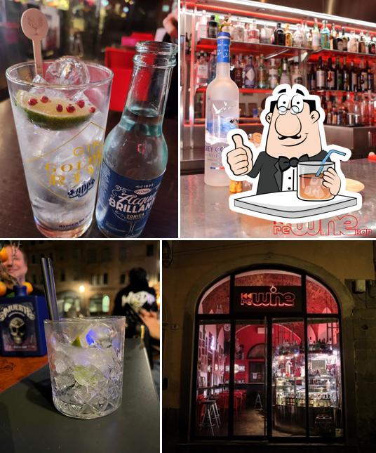 Rewine Bar si caratterizza per la bevanda e interni