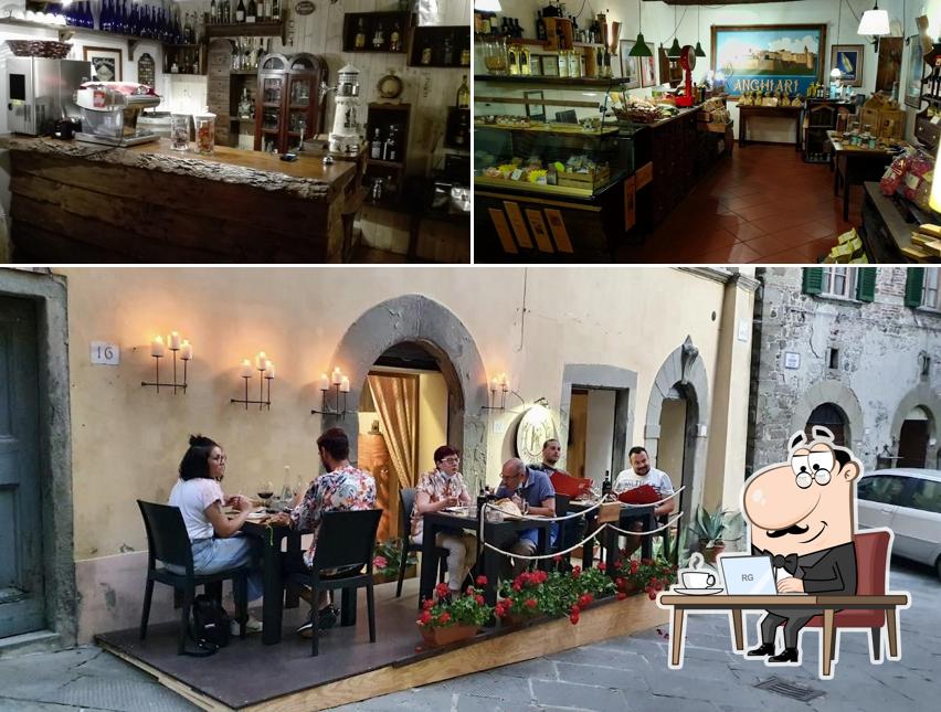 Dai un'occhiata agli interni di Il feudo del vicario