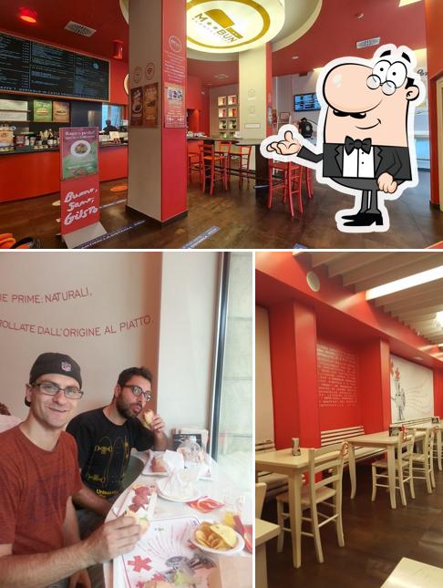 Dai un'occhiata agli interni di M** Bun