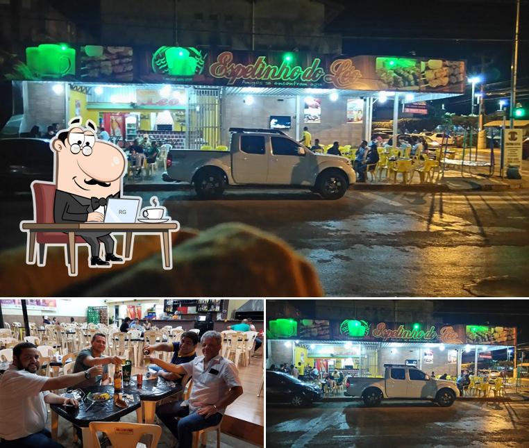 O interior do Espetinho do Léo