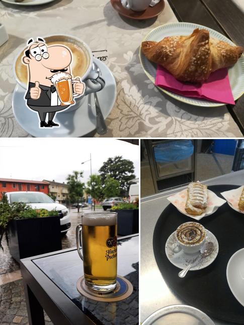 Puoi prenderti un rinfrescante bicchiere di birra chiara o scura