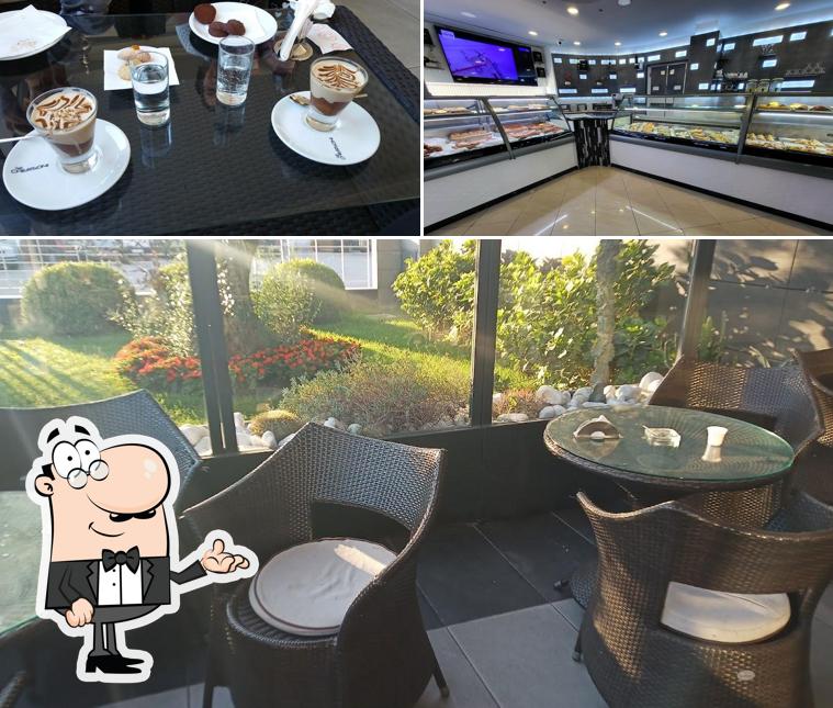 Siediti a un tavolo di Caffè Chersoni