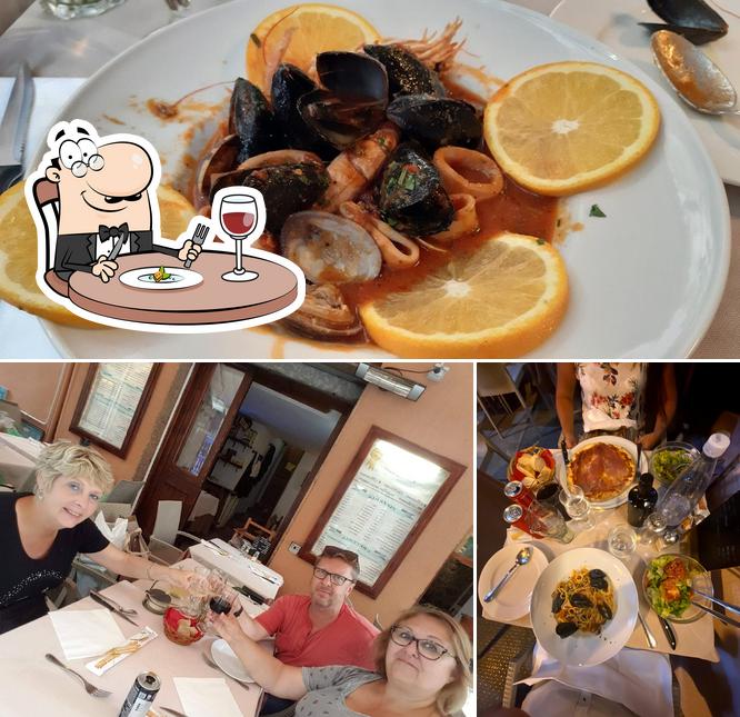 Guarda la immagine che raffigura la cibo e interni di Ivano