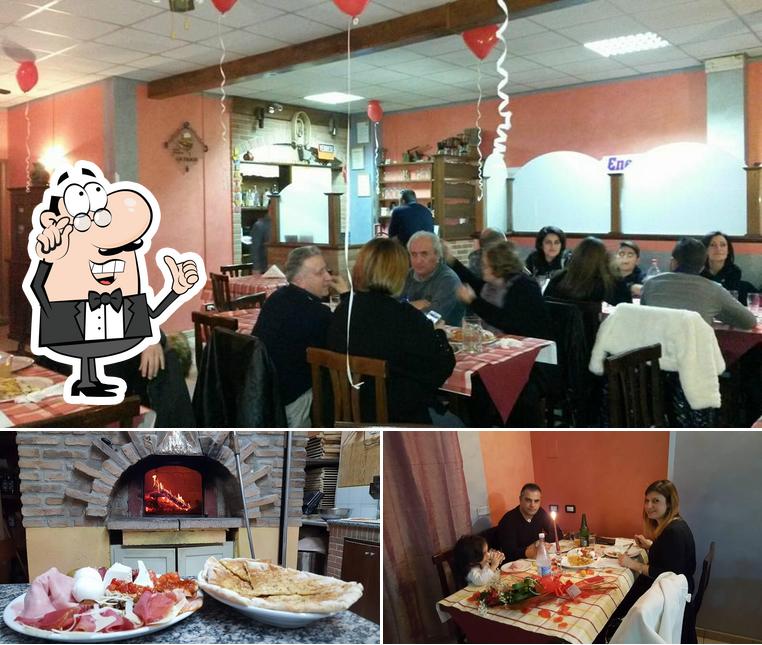 Tra le diverse cose da La Trave pizzeria paninoteca si possono trovare la interni e tavolo da pranzo