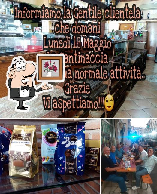 La Cantinaccia si caratterizza per la interni e cibo