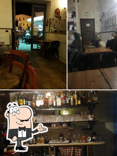La foto della interni e bancone da bar di Piazza Grande