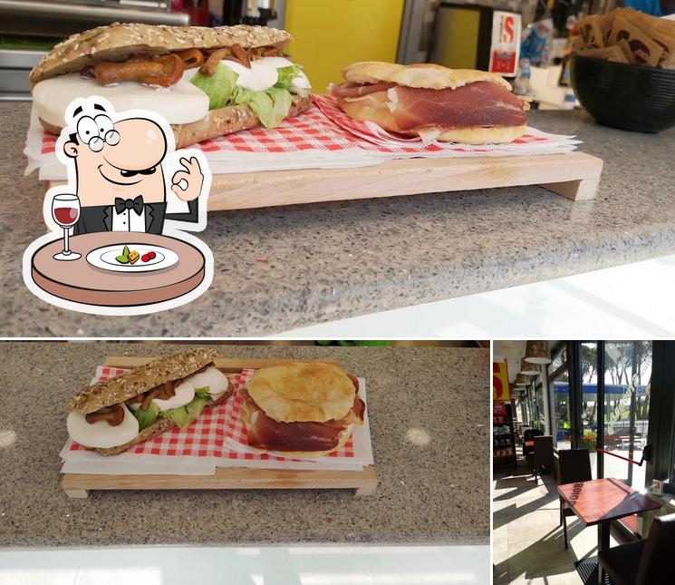 STUDIO BAR si caratterizza per la cibo e interni