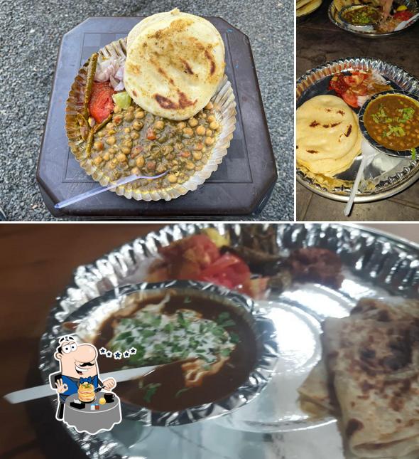 Food at Om Chole Kulche
