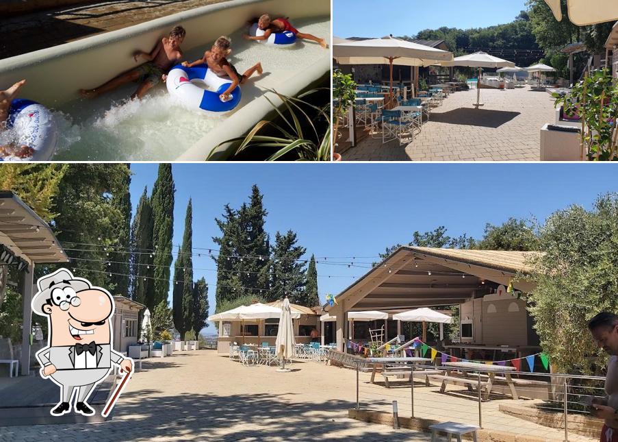 La immagine di esterno e cibo da Vallicella Glamping Resort