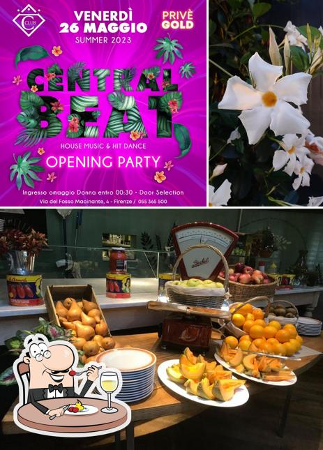 Dai un’occhiata alla foto che presenta la cibo e bevanda di Central Club
