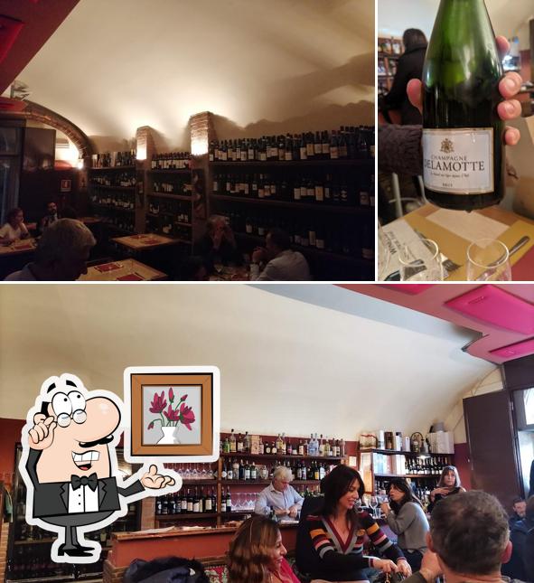 Dai un'occhiata agli interni di Vinarium Napoli