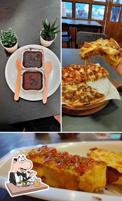 Food at pizza dot in