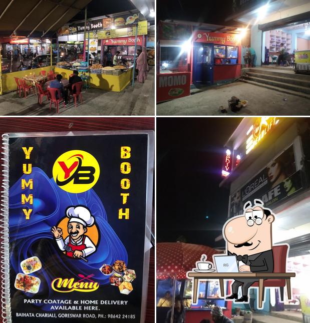 The interior of Yummy booth restaurant