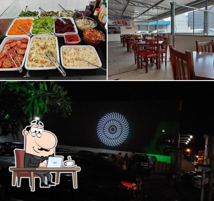 Esta é a foto apresentando interior e pizza a Espeto de Prata