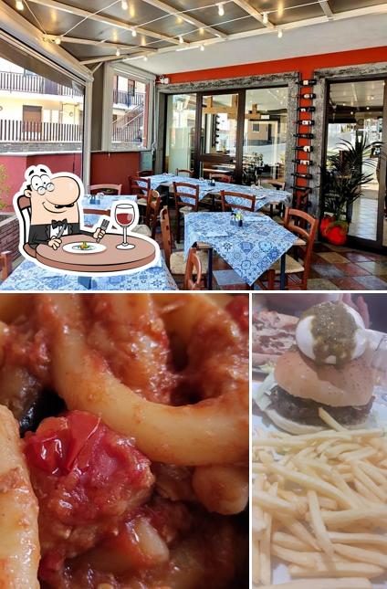 La cibo e interni del ristorante