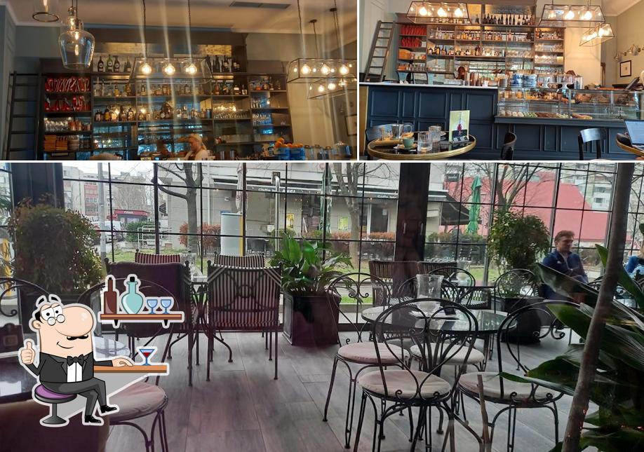 Dai un'occhiata agli interni di Jolie Petite Patisserie