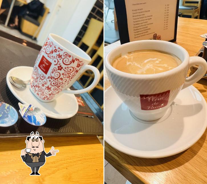 Goditi un drink a Fleur de Pains