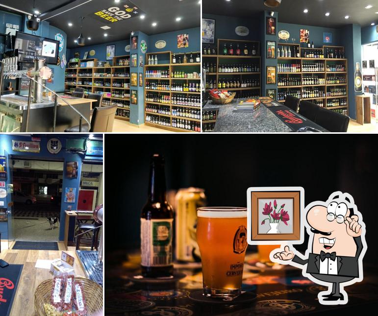 Sente em uma das mesas no Império Cervejeiro