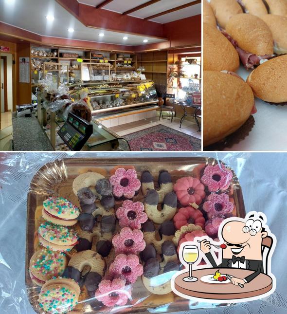 Tra le diverse cose da Panetteria E Dolceria S.A.S. Di Fracassi Anna Paola Rossell Sas si possono trovare la cibo e interni