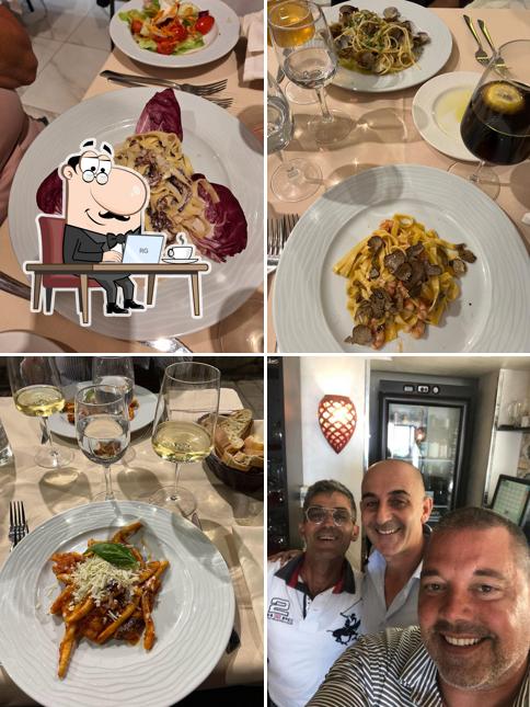 Installez-vous à l'une des tables de Trattoria Da Nino