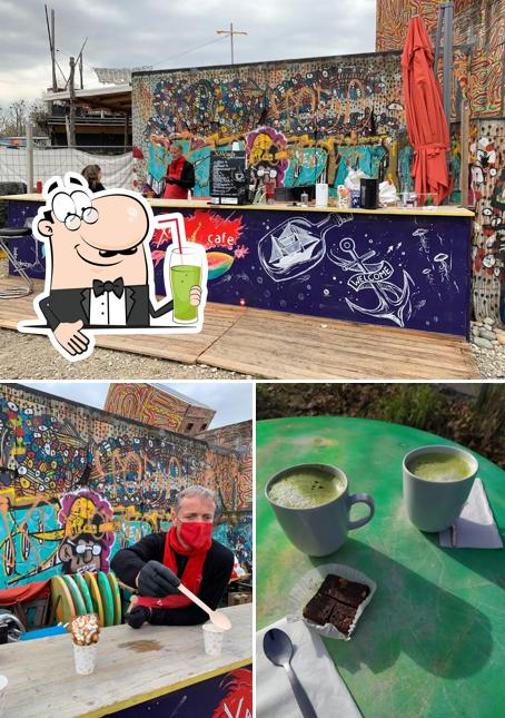 Goditi qualcosa da bere a Xav Cafe