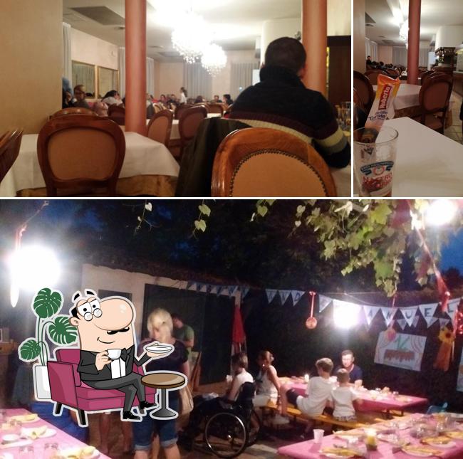 Siediti a un tavolo di Pizzeria La Rocca