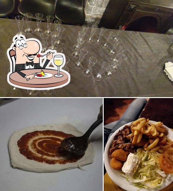 Dai un’occhiata alla foto che presenta la cibo e tavolo da pranzo di MURPHY'S PUB