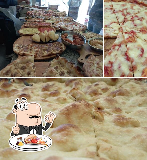 Ordina tra le svariate varianti di pizza