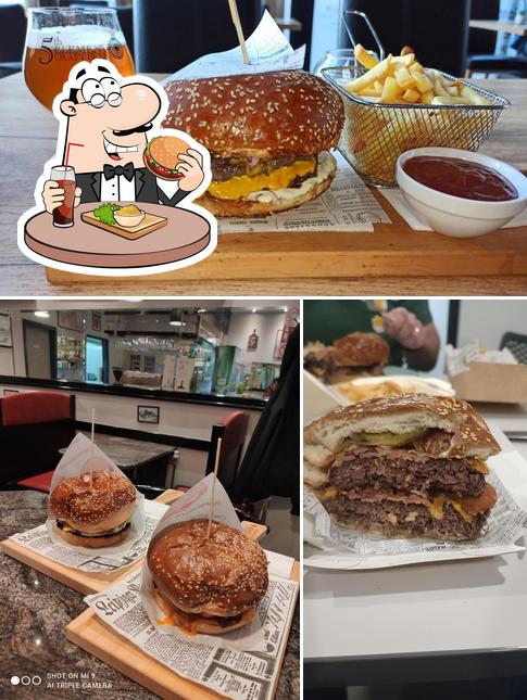 Prova un hamburger a Rampa Grill & Bar