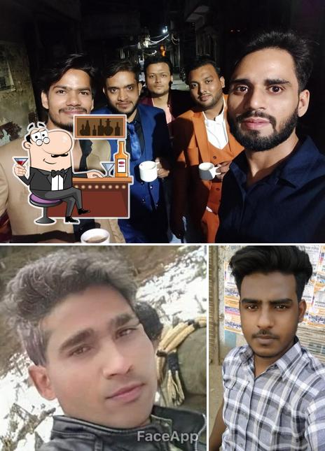 Here's a picture of Shakir Bhai Parathe Wale Seelampur