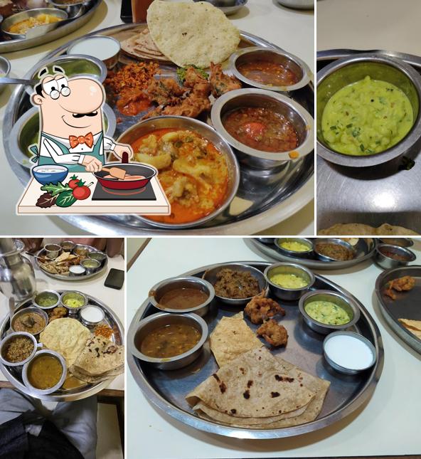 Chicken curry at Saiprasad Bhojanalay