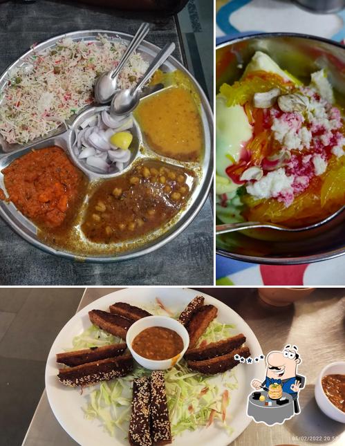 Food at Vaishnu Hotel Netaji chowk