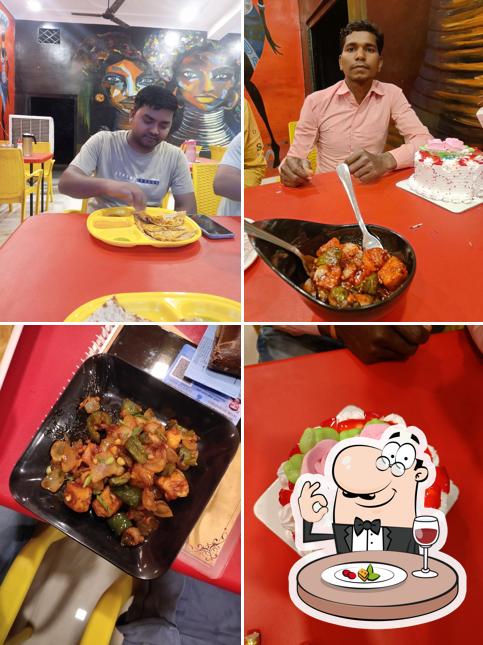 Food at Raju paratha house