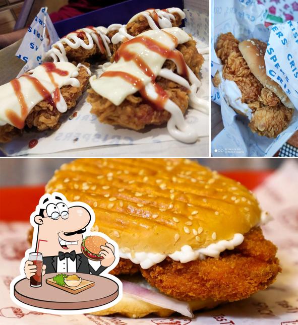 Order a burger at CRISPERS