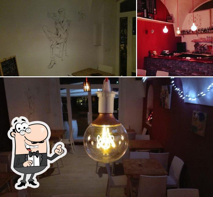 Guarda la immagine che raffigura la interni e bancone da bar di InCheSenso