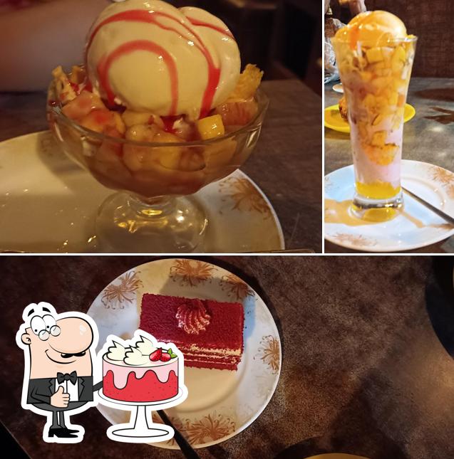 Red velvet cake at Raravies Fresh Bakery And Cool Bar