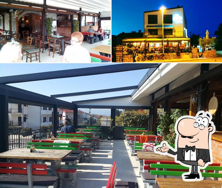 Siediti a un tavolo di Pizzeria Bella Vista